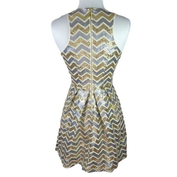 Chelsea & Violet Junior's Gold and Silver Sequin Homecoming Dress Size XS NWT - Picture 4 of 12